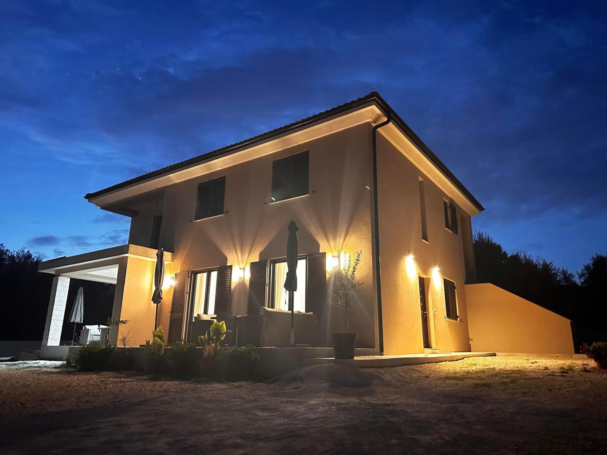Apartman Robi 2 *